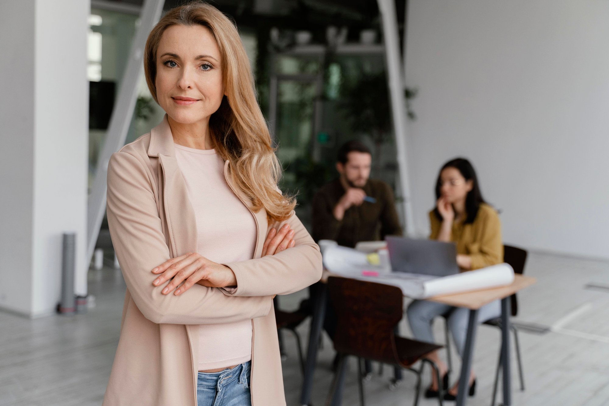 woman-posing-her-coworkers-1